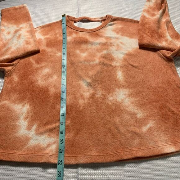 Wst Cst Women's Long Sleeve Tie-Dye Cut-Out Back Lightweight Sweatshirt - Picture 9 of 9